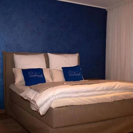 Apartment Mein Traeumchen Apartements- 5 Blau Stillvoll Und Zentral Uebernachten *